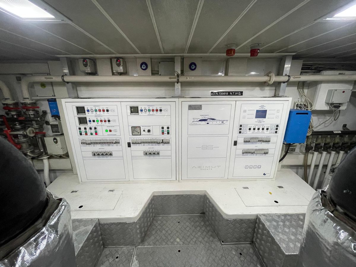 2007 Azimut 88 