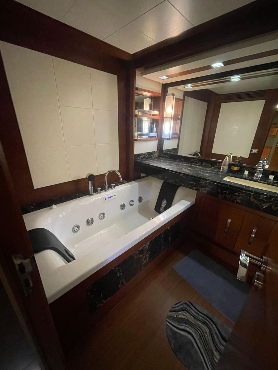 2007 Azimut 88 