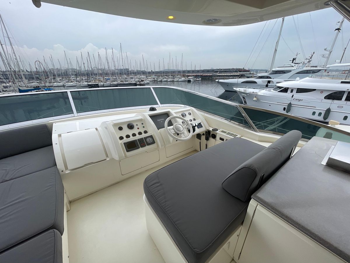 2007 Azimut 88 