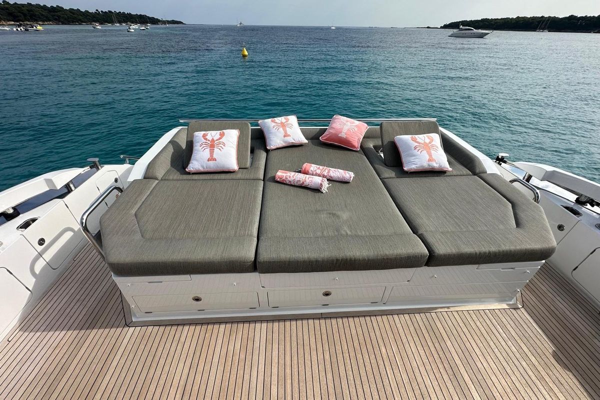 2020 Azimut 70 