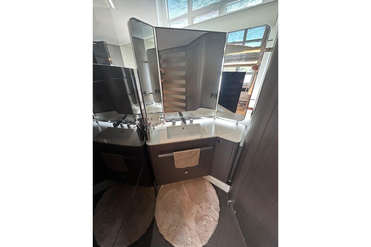 2020 Azimut 70 