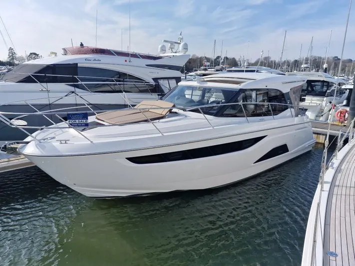 324000084-r40 Yacht Photos Pics 2025 Bavaria R40 yacht docked at marina, sleek design, sunny day, calm waters.