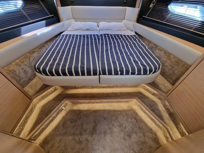 324000084-r40 Yacht Photos Pics Luxurious Bavaria R40 2025 yacht cabin with striped bedding and elegant wood accents.