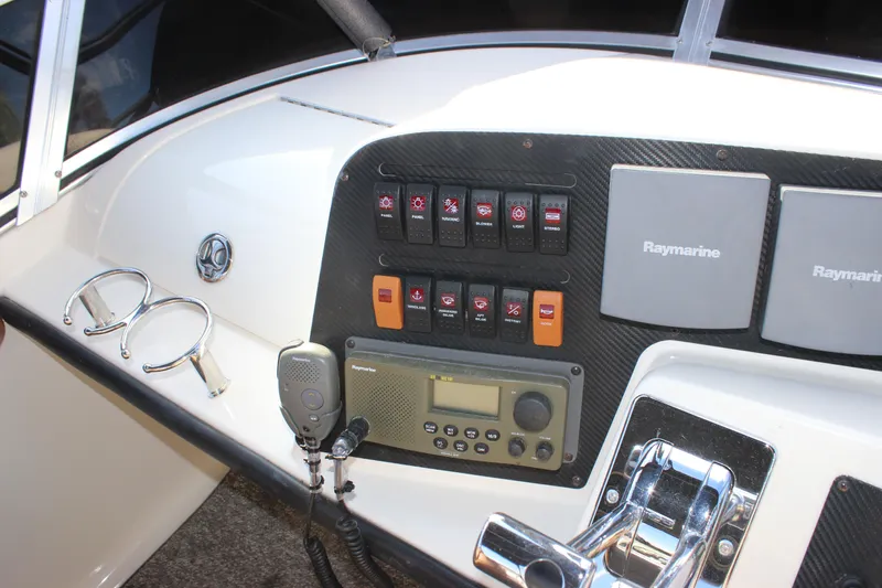  Yacht Photos Pics Control panel of a 2002 Regal Commodore 3880 boat with navigation equipment.