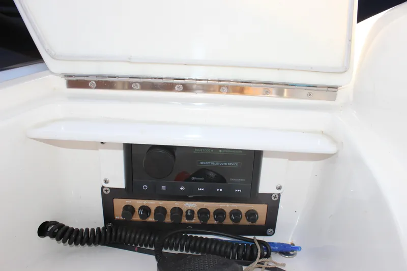  Yacht Photos Pics Control panel of a 2002 Regal Commodore 3880 boat with audio system.