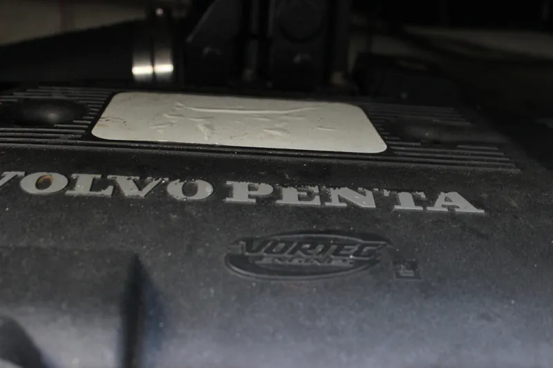  Yacht Photos Pics Volvo Penta engine in 2002 Regal Commodore 3880 boat, featuring Vortec technology.