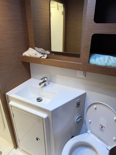 Jelliblu Yacht Photos Pics 