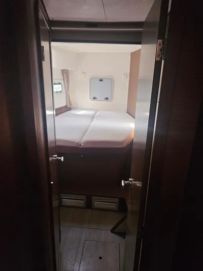 Jelliblu Yacht Photos Pics 