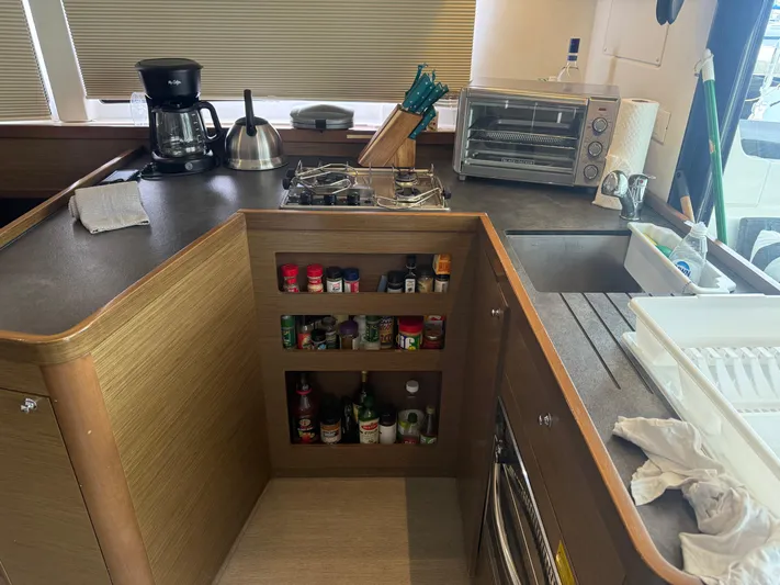 Jelliblu Yacht Photos Pics 