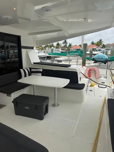 Jelliblu Yacht Photos Pics 