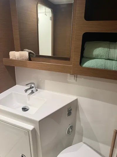 Jelliblu Yacht Photos Pics 