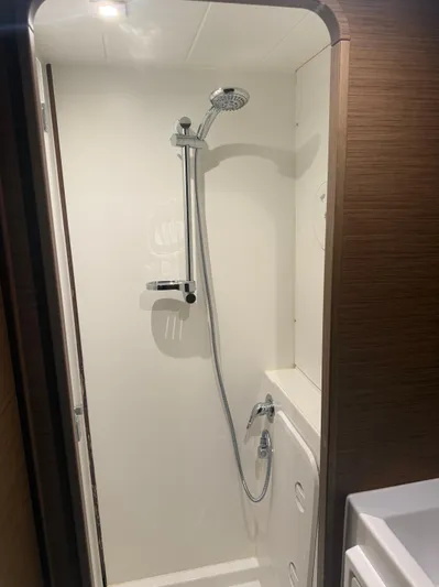 Jelliblu Yacht Photos Pics 