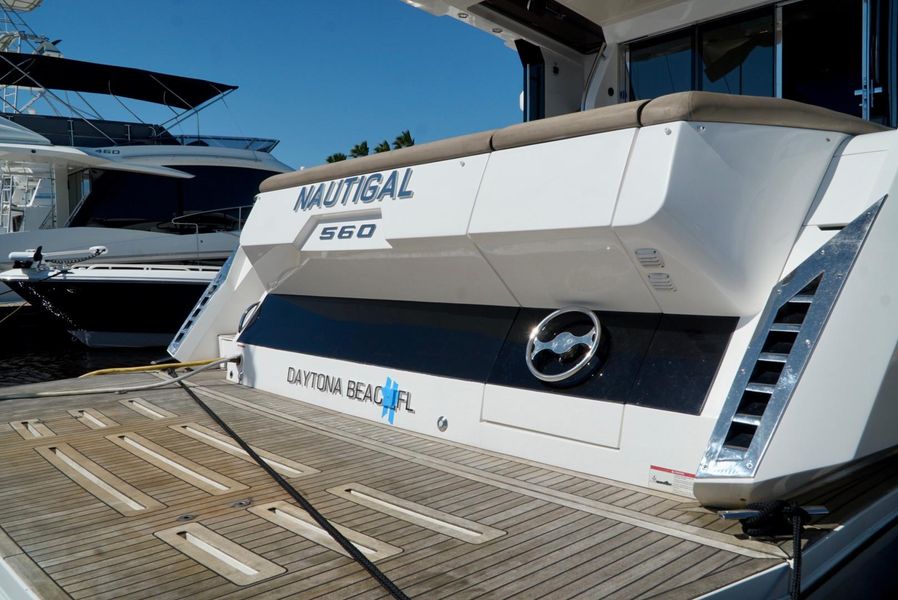 2016 Galeon Skydeck 56