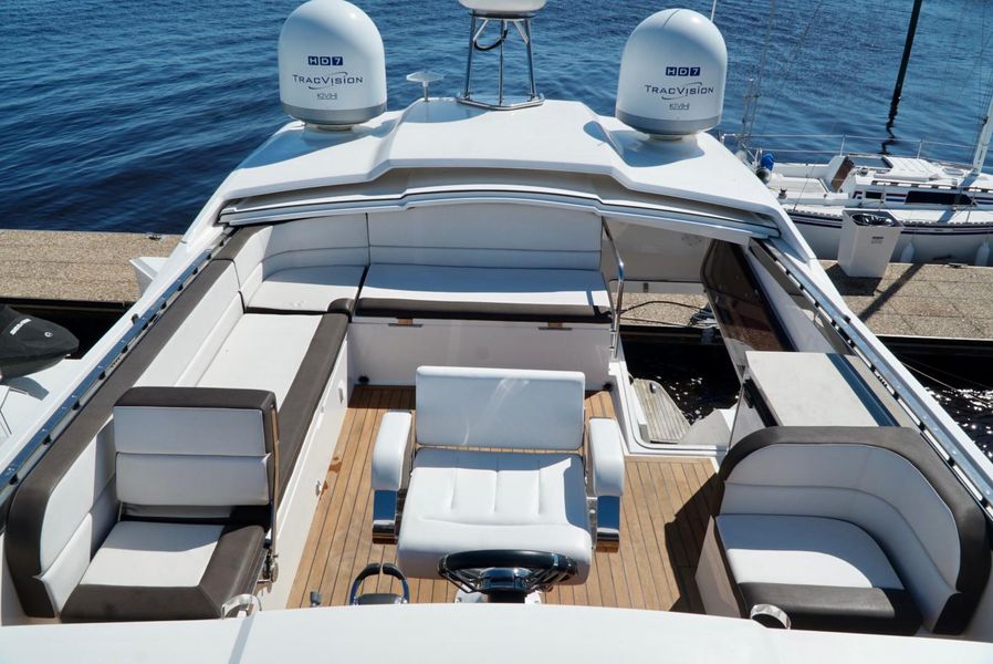 2016 Galeon Skydeck 56