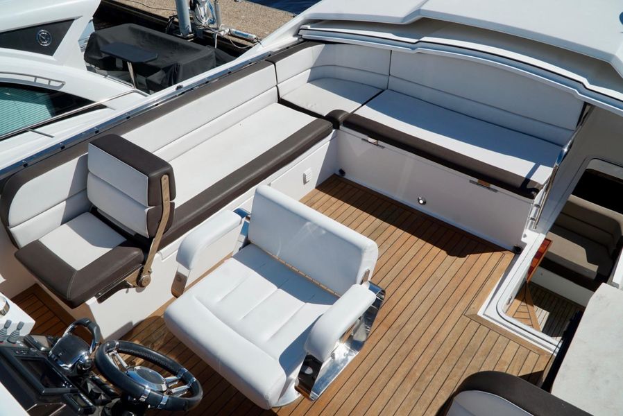 2016 Galeon Skydeck 56