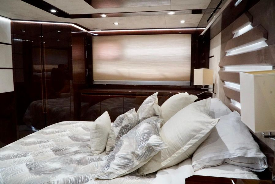 2016 Galeon Skydeck 56