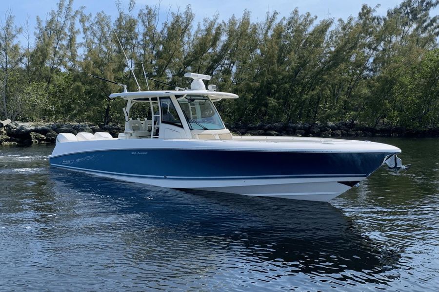 2019 Boston Whaler 350 Outrage