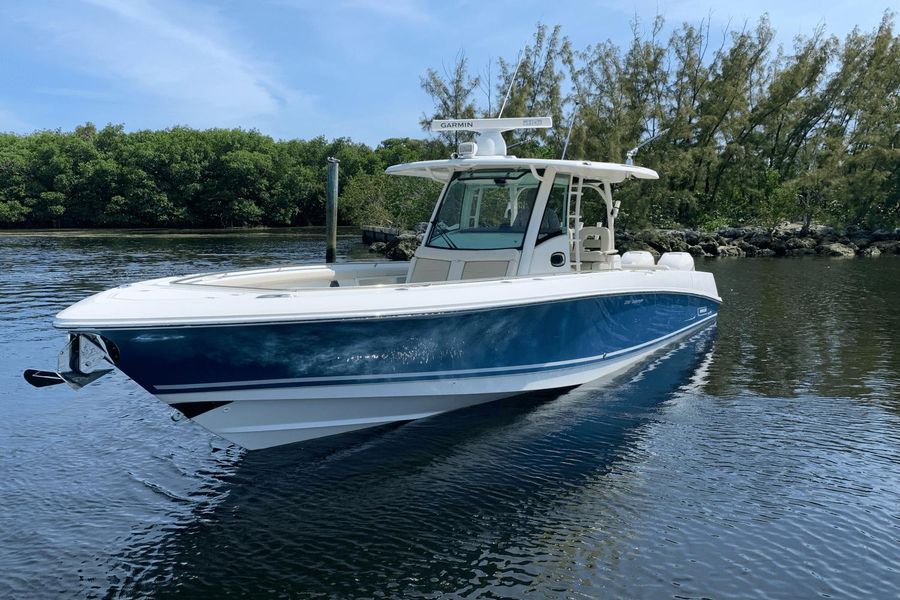 2019 Boston Whaler 350 Outrage