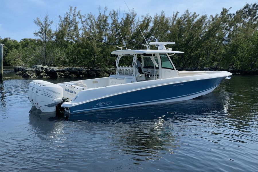 2019 Boston Whaler 350 Outrage