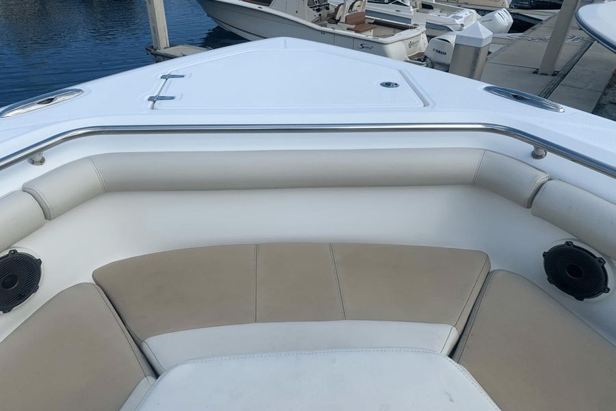 2019 Boston Whaler 350 Outrage