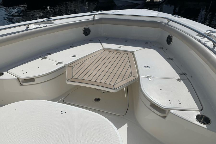 2019 Boston Whaler 350 Outrage