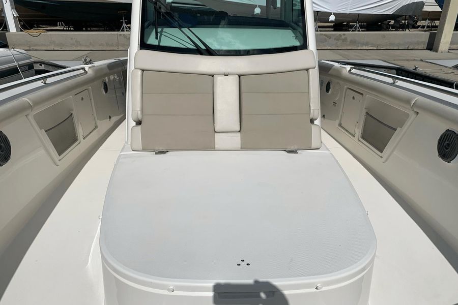 2019 Boston Whaler 350 Outrage