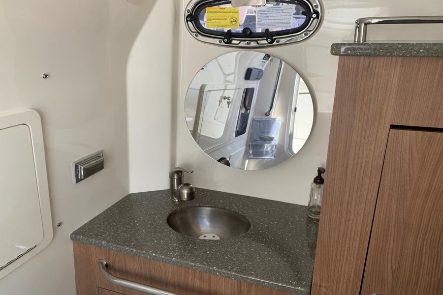 2019 Boston Whaler 350 Outrage