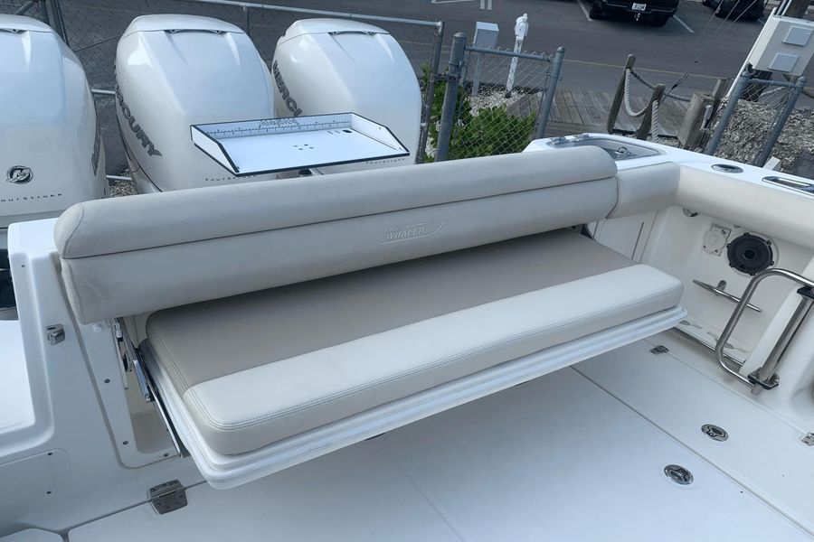 2019 Boston Whaler 350 Outrage