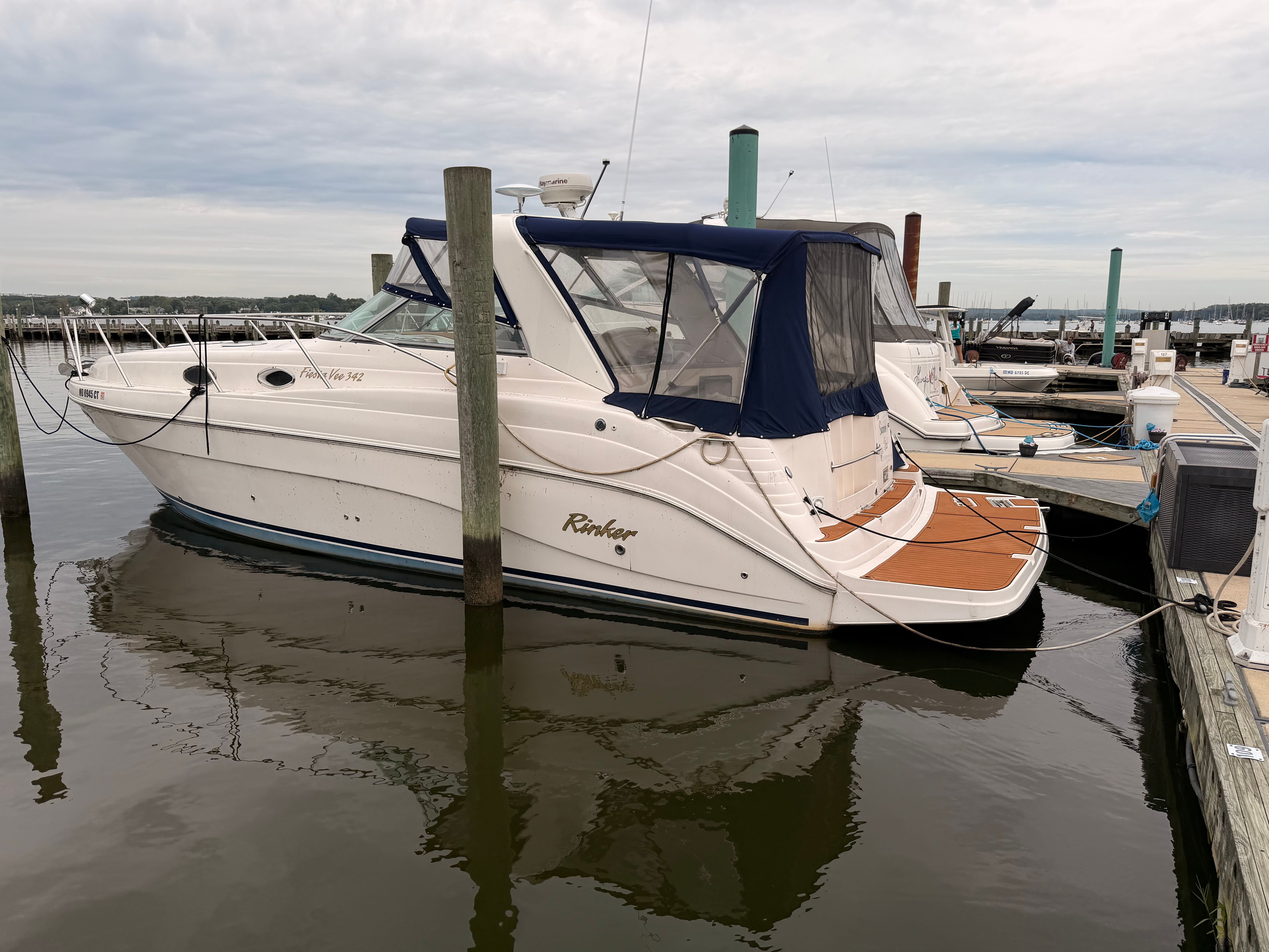Rinker Fiesta Vee 342