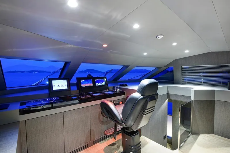  Yacht Photos Pics Luxurious Heesen 32 yacht cockpit interior with modern navigation equipment, 1988 model.