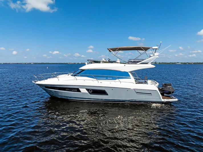  Yacht Photos Pics 2018 Prestige 460 yacht cruising on open water under a clear blue sky.