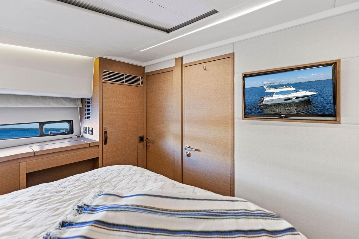 2018 Prestige 46 