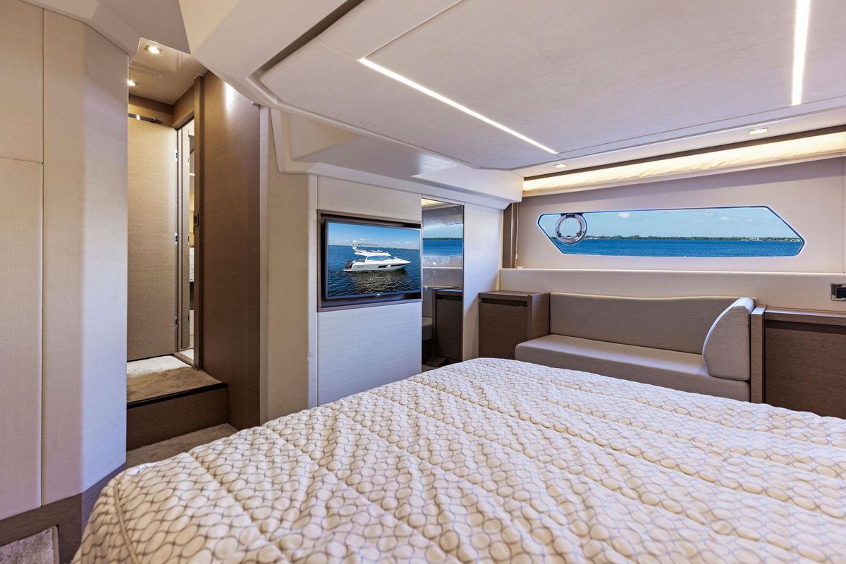 2018 Prestige 46 