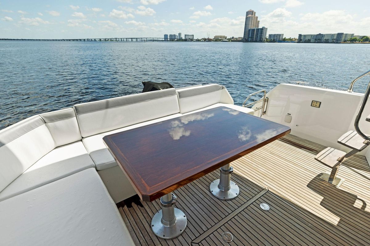2018 Prestige 46 