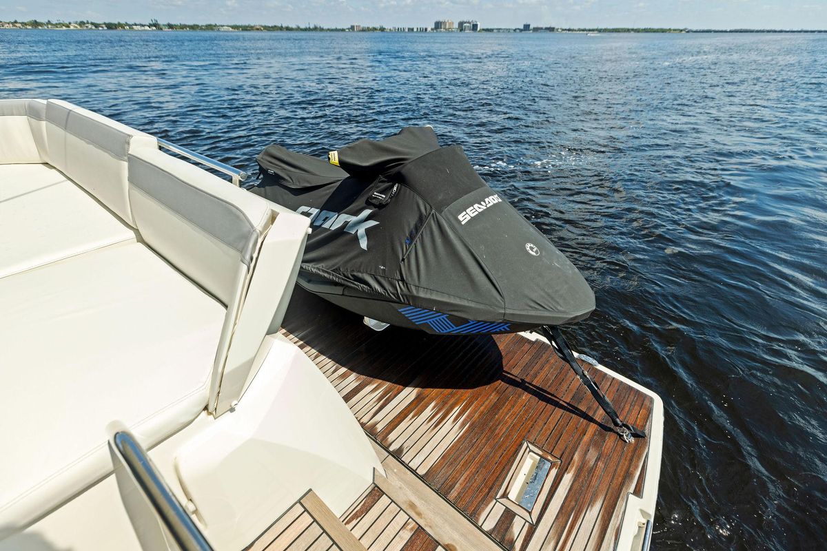 2018 Prestige 46 