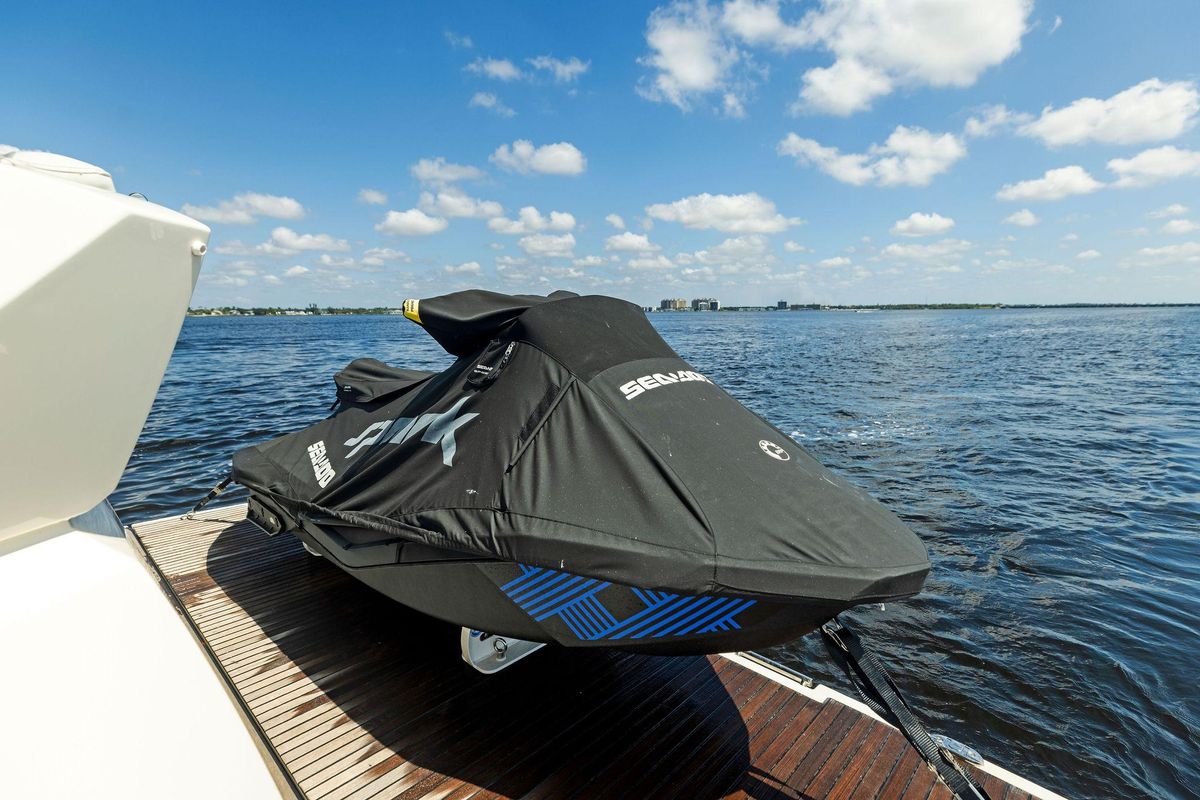 2018 Prestige 46 