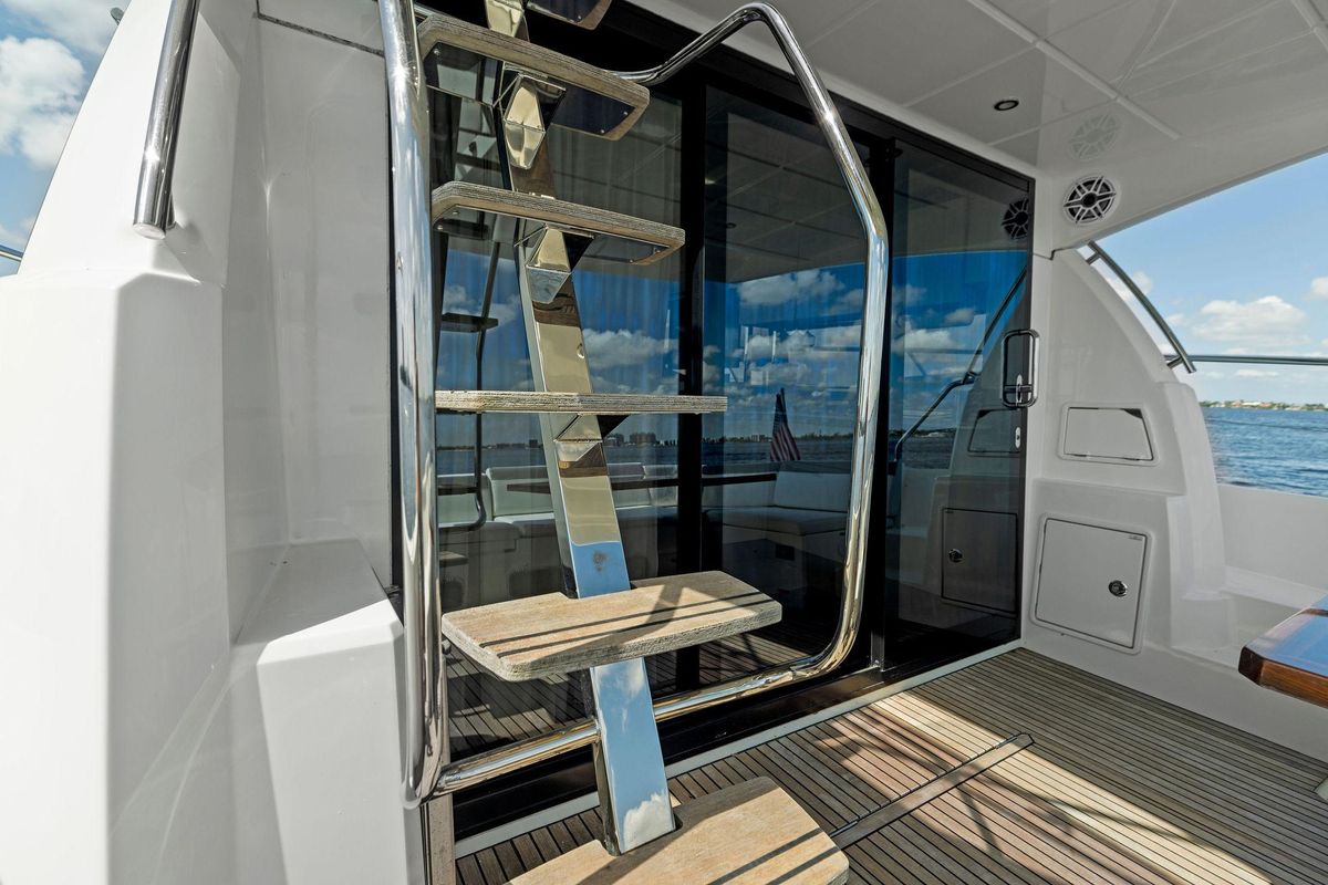2018 Prestige 46 