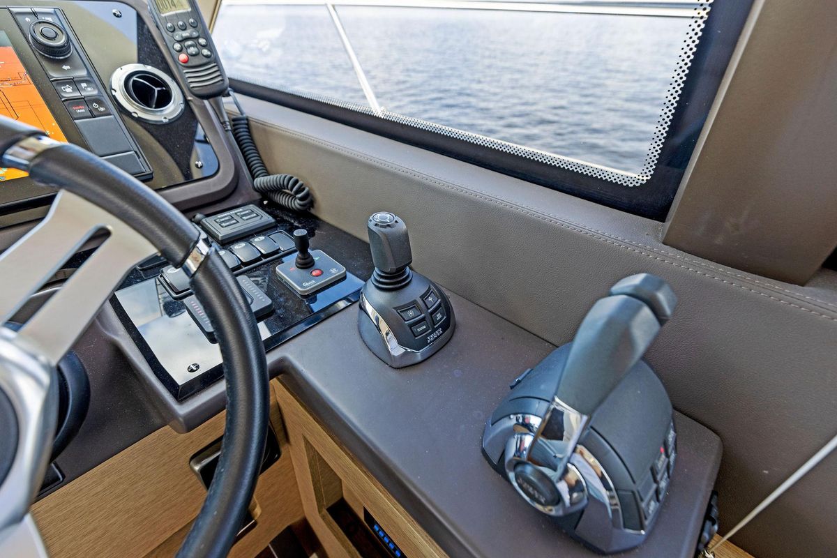 2018 Prestige 46 