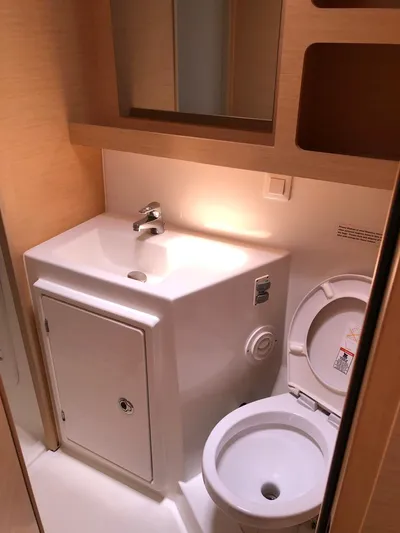 Darwin Yacht Photos Pics Modern bathroom in 2020 Lagoon 42 catamaran with sink and toilet.