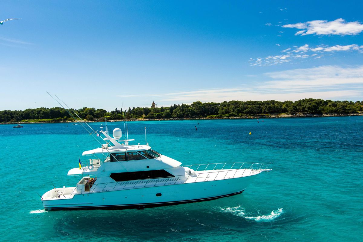 2003 Hatteras 87 