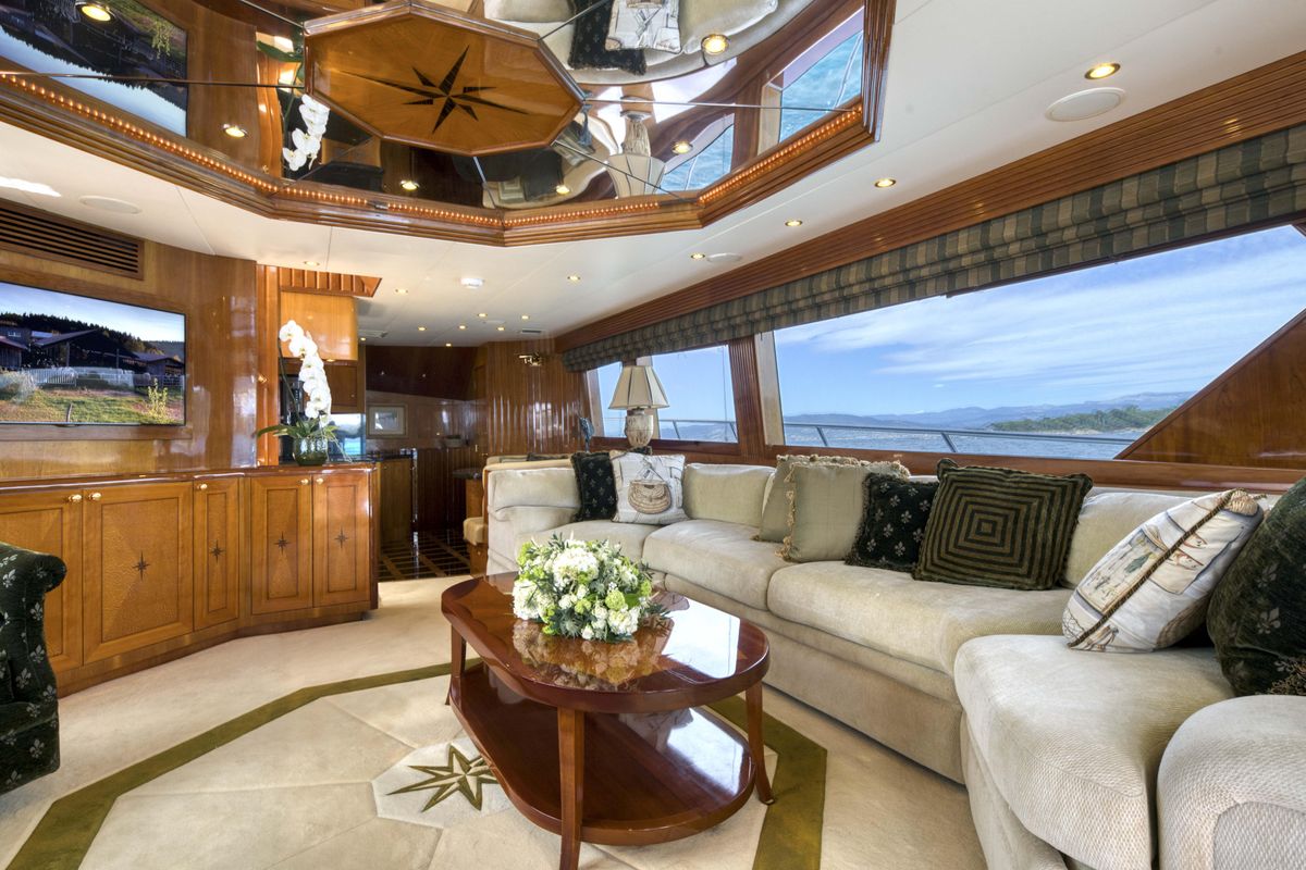 2003 Hatteras 87 
