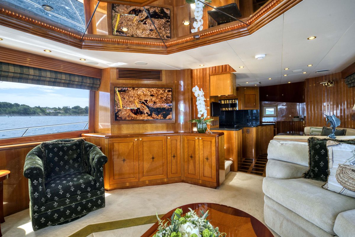 2003 Hatteras 87 