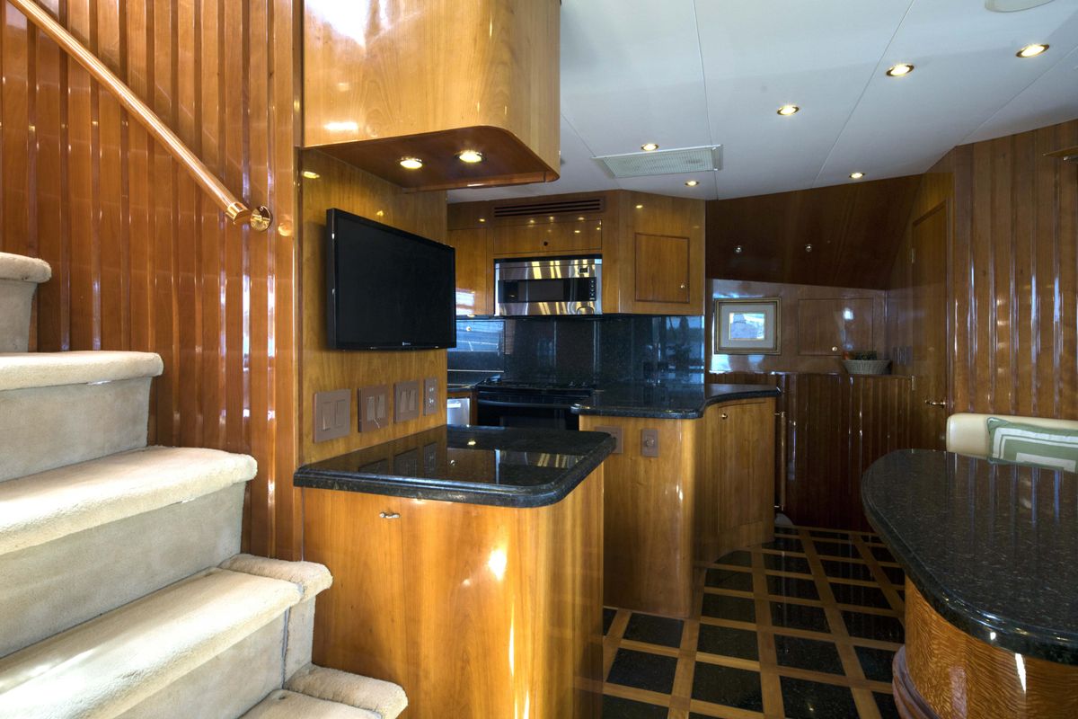 2003 Hatteras 87 