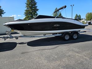 Sea Ray 230 SLX
