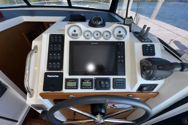 Mer Sea Yacht Photos Pics Helm of 2021 Beneteau Swift Trawler 41 Fly with Raymarine navigation system.