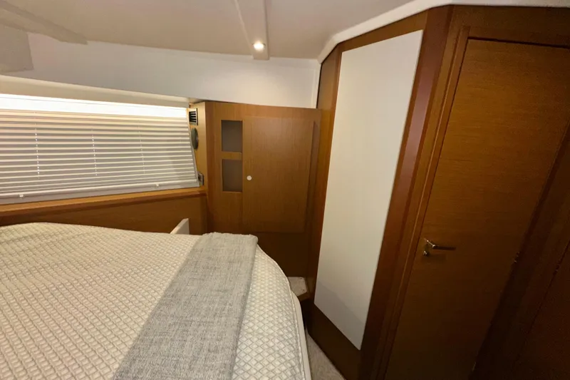 Mer Sea Yacht Photos Pics Interior cabin of 2021 Beneteau Swift Trawler 41 Fly with wood paneling and bed.