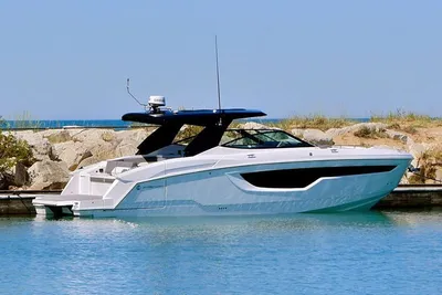 Cruisers Yachts 38 GLS