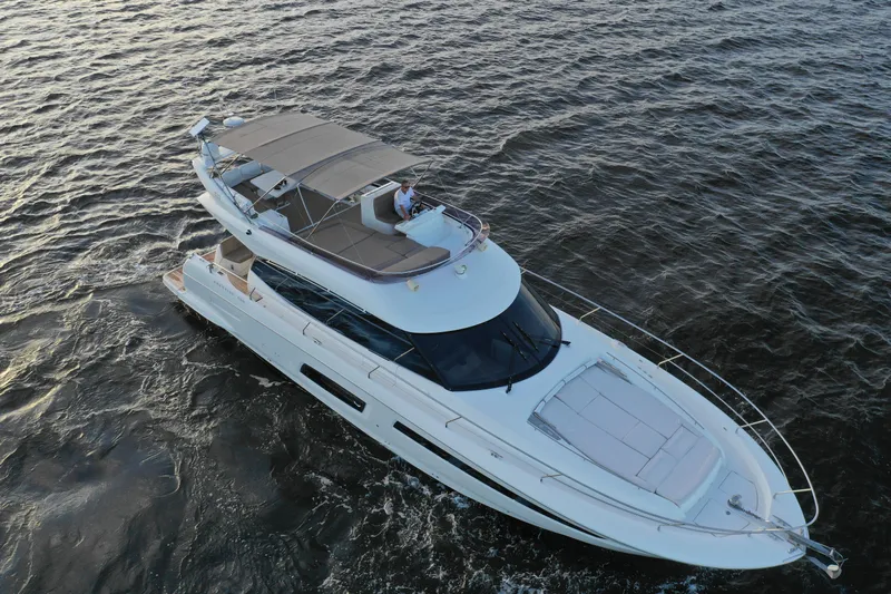 Ollie-gator Yacht Photos Pics 