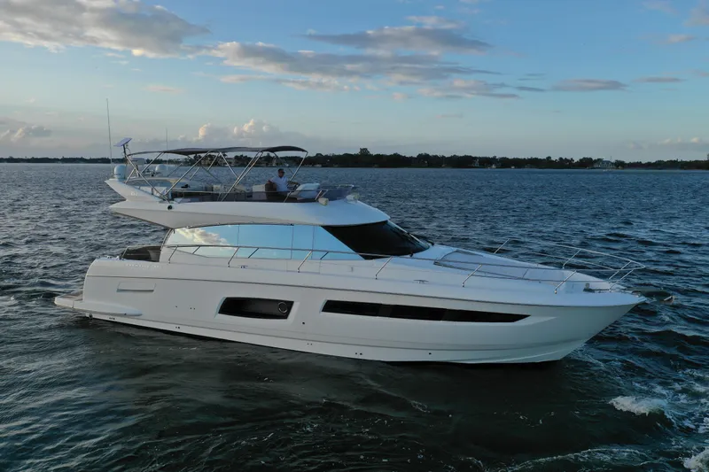 Ollie-gator Yacht Photos Pics 