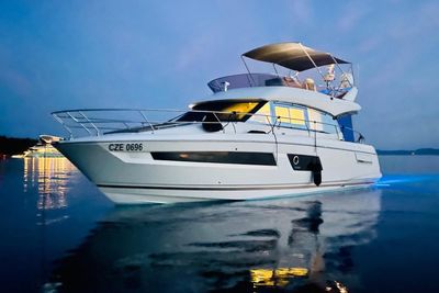Yacht